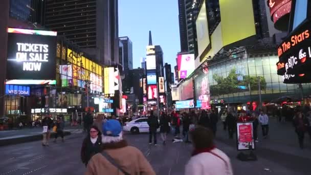 Náměstí Times square v New Yorku v noci — Stock video