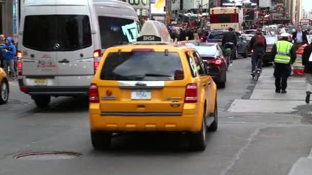 Lawaai van verkeer in New York — Stockvideo