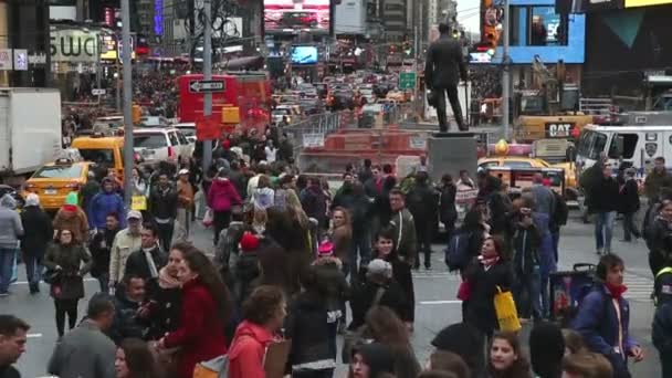 Día ocupado en Times Square en Nueva York — Vídeos de Stock