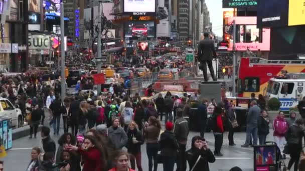 Veel mensen in Times Square in New York — Stockvideo