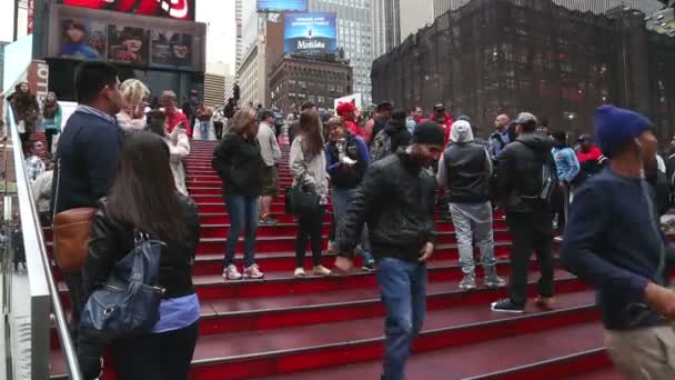 TKTS pavilion in Times Square in New York — Stock Video