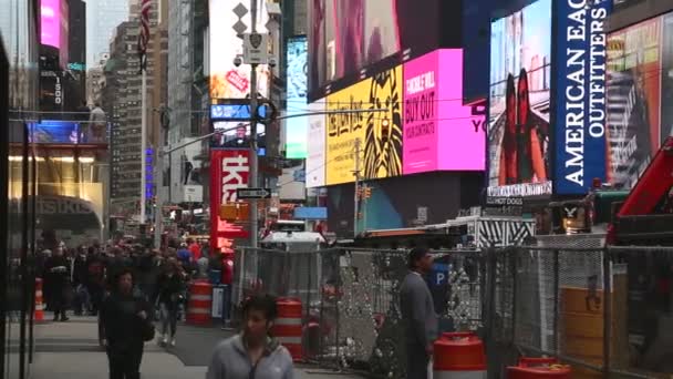 Таймс Сквер в вечернее время в Нью-Йорке — стоковое видео