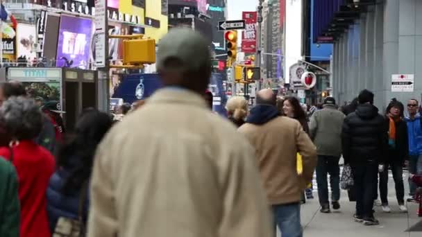 Emberek rohanás-hoz dolgozik-ban New York City — Stock videók