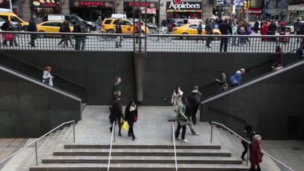 People rush to work in New York City