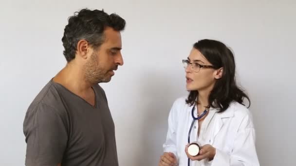 Orvos tanácsot kezelés — Stock videók