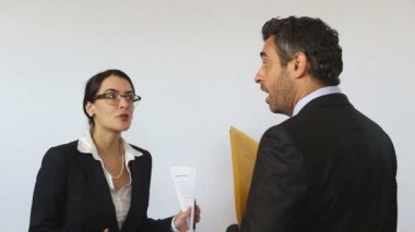 Sözlü dövüşte ortak çalışanlar
