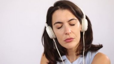 Müzik kulaklık ile kadın yakın çekim