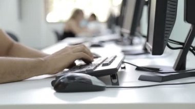 Bilgisayar iş istasyonu obelique