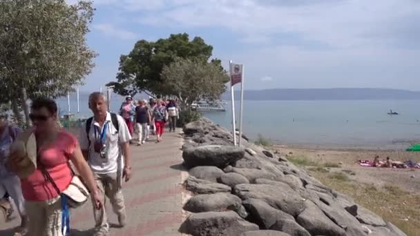 30 september 2015 toeristen op zee van Galilea — Stockvideo