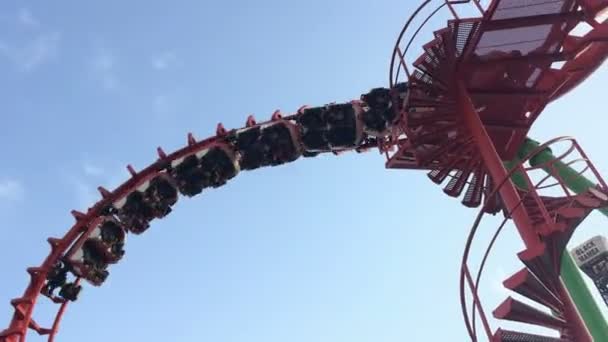 Hızlı 360 lunapark treni — Stok video