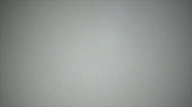 Birçok para ağır çekimde bir yüzey üzerine düşmek.