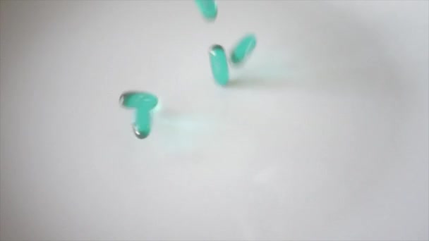Pills fall in super slow motion — Stock Video