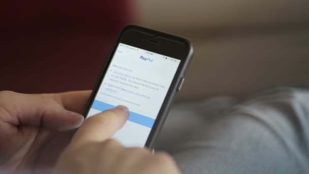 Pagare per app utilizzando Paypal — Video Stock