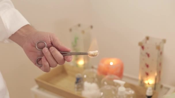 Cup placed upside down on the back of a patient — Stock Video