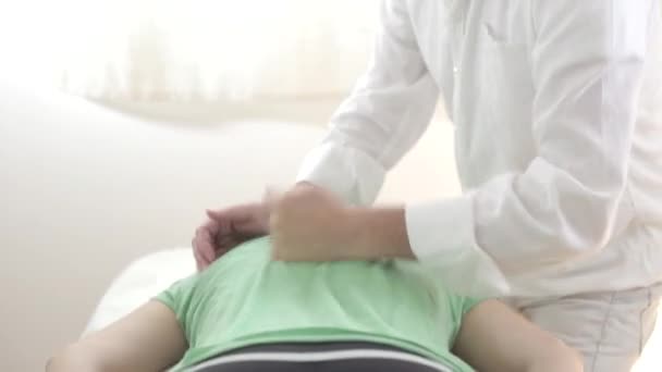 Chinese traditional Tui Na massage — Stock Video