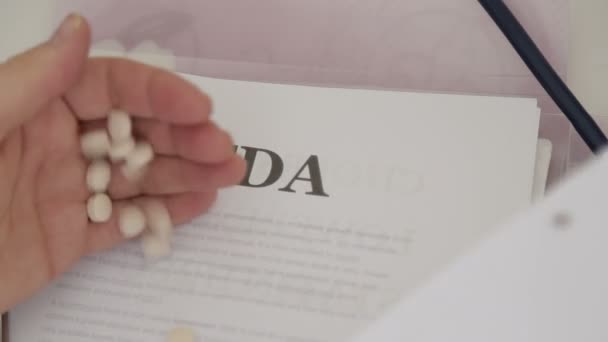 FDA aprobó medicamentos médicos — Vídeos de Stock