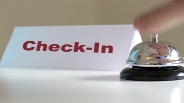 Check-in szolgáltatás íróasztal bell — Stock videók