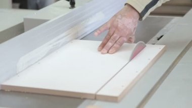 Marangozluk işçi elinde