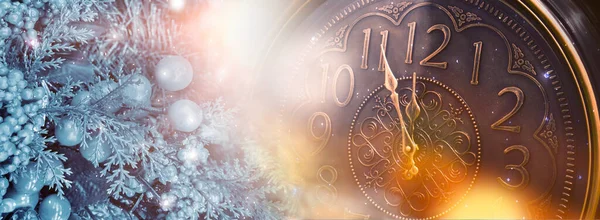 Neujahrsbanner Mit Uhr Neonröhren Urlaubslichter Die Zeit Zeigt Uhr Neujahr — Stockfoto