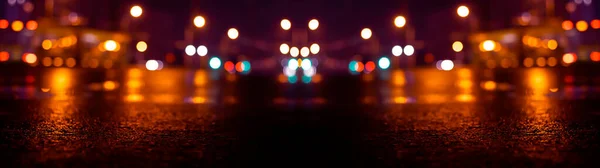 Islak Asfalt Gece Görüşü Beton Zeminde Neon Yansıması Gece Boş — Stok fotoğraf
