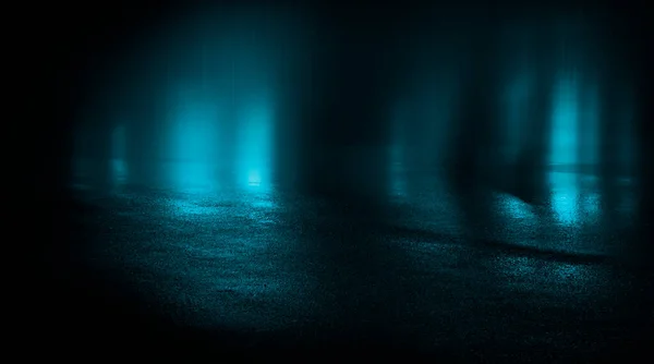 光的效果 模糊的背景 湿沥青 夜景城市 霓虹灯反射在水泥地板上 晚上空舞台演播室黑暗的抽象背景 黑暗的空旷街道 — 图库照片