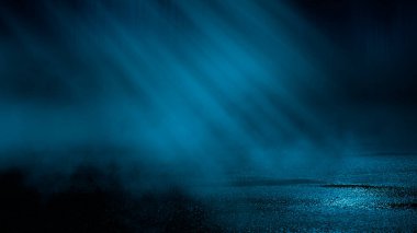 Karanlık, ıslak bir sokak, asfalt, neon ışığı. Sudaki neonun yansıması. Boş gece sokak sahnesi, gece şehri, duman. soyut karanlık sahne soyut gece manzarası neon mavi ışıklı ağaç siluetleri su ayışığı mekanını yansıtıyor