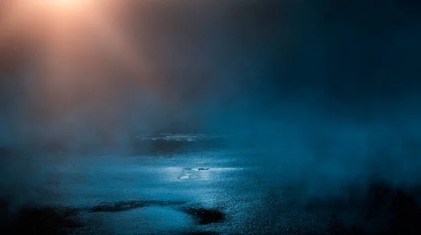 Rue Sombre Froide Asphalte Néon Reflet Néon Dans Eau Scène — Photo