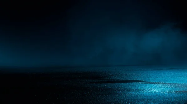 Mörk Kall Våt Gata Asfalt Neonljus Reflektion Neon Vatten Tomt — Stockfoto