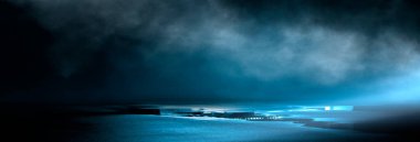 Karanlık, ıslak bir sokak, asfalt, neon ışığı. Sudaki neonun yansıması. Boş gece sokak sahnesi, gece şehri, duman. soyut karanlık sahne soyut gece manzarası neon mavi ışık ağacı siluetleri yansıtan su ay ışığı sisli