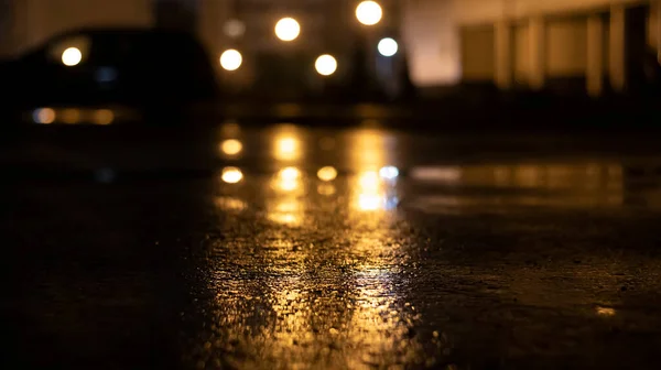 Våt Asfalt Reflektion Neonljus Ett Sökljus Rök Abstrakt Ljus Mörk — Stockfoto