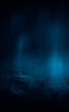 Karanlık sokak, ıslak asfalt, sudaki ışınların yansımaları. Soyut koyu mavi arka plan, duman, duman. Boş karanlık sahne, neon ışıklar, spot ışıkları. Beton zemin