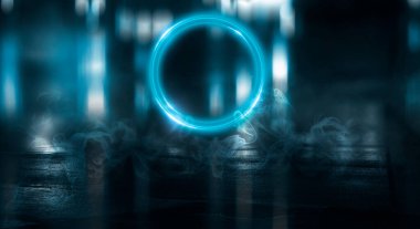 Neon dairesi. Karanlık sokak, neon ışığı, duman. Neon parıltısı, ıslak asfalt ve suya yansıyan soyut koyu arkaplan. Neon Işınları ve Çizgileri.