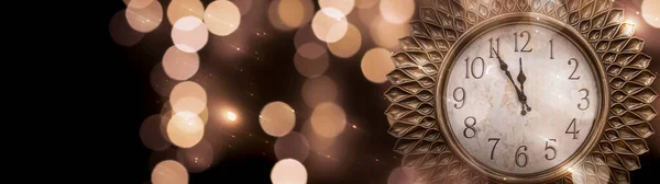 Goldene Neujahrsuhr Vor Einem Schönen Bokeh Hintergrund Festlicher Hintergrund Klassische — Stockfoto