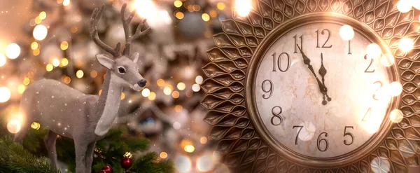 Goldene Neujahrsuhr Vor Einem Schönen Bokeh Hintergrund Festlicher Hintergrund Klassische — Stockfoto