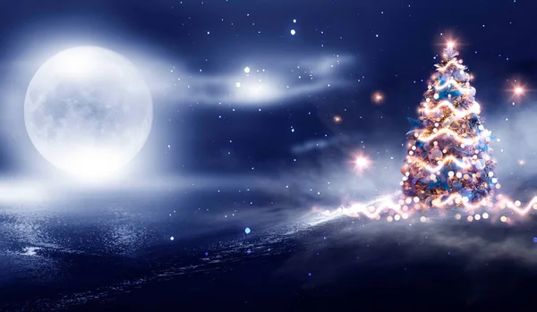 Noční Zimní Lesní Fantazie Krajina Vánoční Zdobené Stromeček Slavnostní Bokeh — Stock fotografie