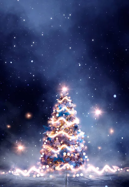 Noční Zimní Lesní Fantazie Krajina Vánoční Zdobené Stromeček Slavnostní Bokeh — Stock fotografie