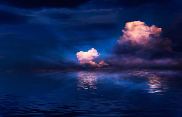 日没の地平線 月明かり 波の水に反映されます 空の海の風景 自然のシーン — ストック写真