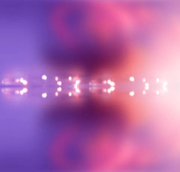 空のスタジオのネオン抽象的な背景 水の反射 ネオンストレッチ 墨色のライトで空のシーン ぼかし — ストック写真