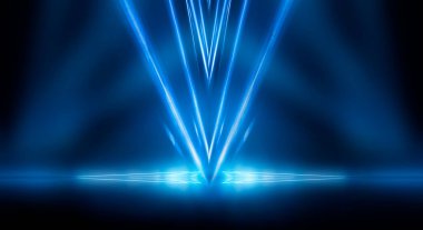 Boş sahne gösterisinin arka planı. Neon ışığı ve lazer gösterisi. Karanlık bir arka planda lazer fütüristik şekiller. Mavi neon ışığı, suda simetrik yansıma, geleceksel manzara, sahne.