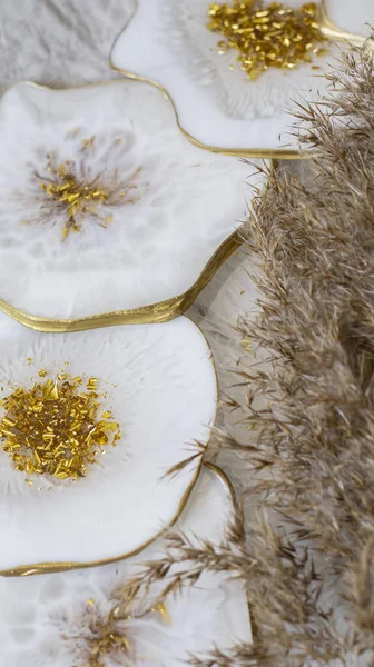 Portavasos Bandeja Resina Epoxi Corte Piedra Mármol Blanco Con Adorno —  Fotos de Stock