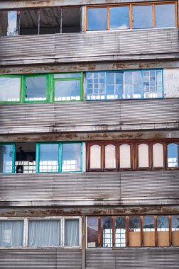 Farklı windows ile Sovyet mimarisi