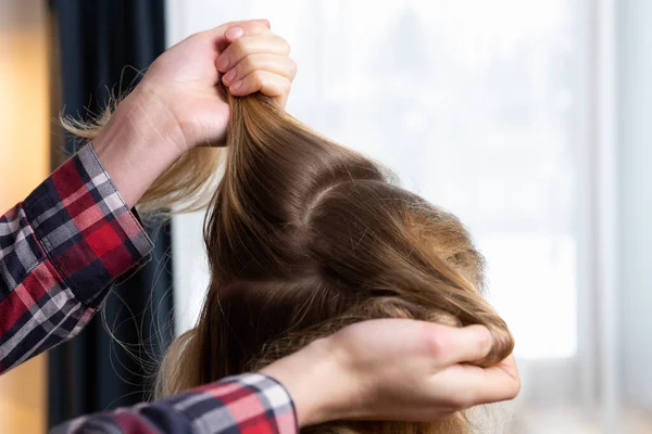 Women Showing Overgrown Roots Hair Regrown Hair Roots Pandemic — Stock Photo, Image