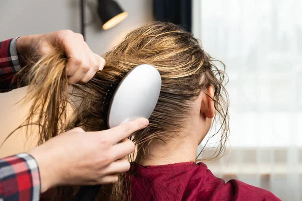 Hairdresser Combs Hair Hairbrush Blonde Woman Preparing Hair Procedure Home — Stock Photo, Image