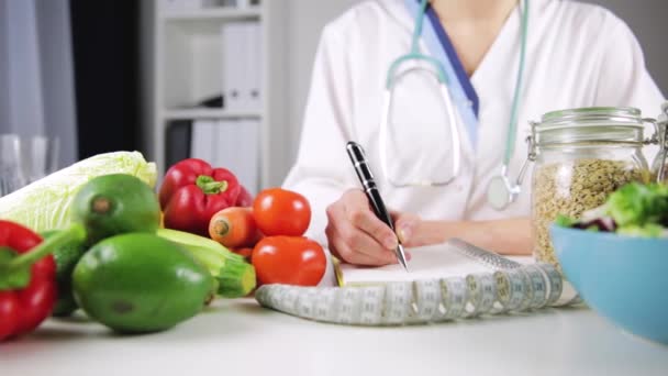Nutrição Dieta Vegetal Conceito Medicação Nutricionista Oferece Dieta Saudável Legumes — Vídeo de Stock