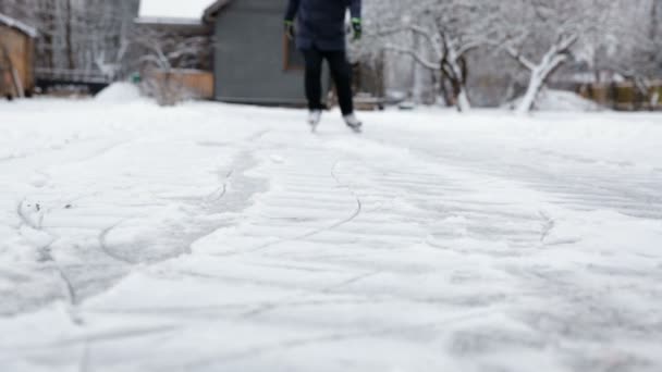 Man Ice Skating Ice Backyard Field Ice Skating Outdoors Freezing — Stock Video