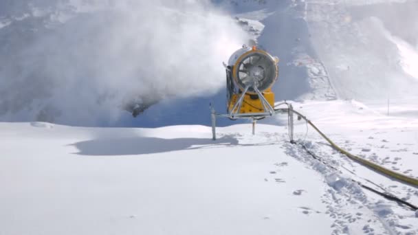 Snökanon Snögubbe Aktion Skidorten — Stockvideo