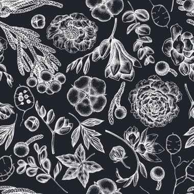 Elle çizilmiş tebeşir, okaliptüs, şakayık, pamuk, frezya, esmer desenli kusursuz desen.