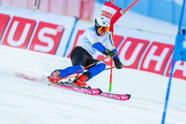 Mattias Hargin (Swe) gör en testkörning på kursen Fis Ski World Cup — Stockfoto