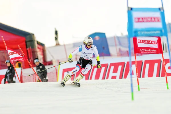 Esquiadora en carrera de test en el curso FIS SKI WORLD CUP en Ham —  Fotos de Stock