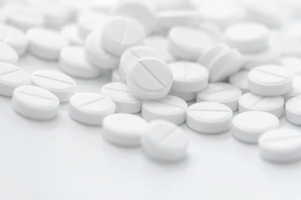 Tabletten in weißer Farbe in Nahaufnahme — Stockfoto